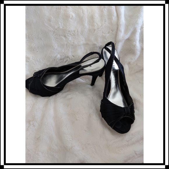 White House Black Market Shoes - GUC! WHBM ‘Thriller’ Black Satin Bow Detal Peeptoe